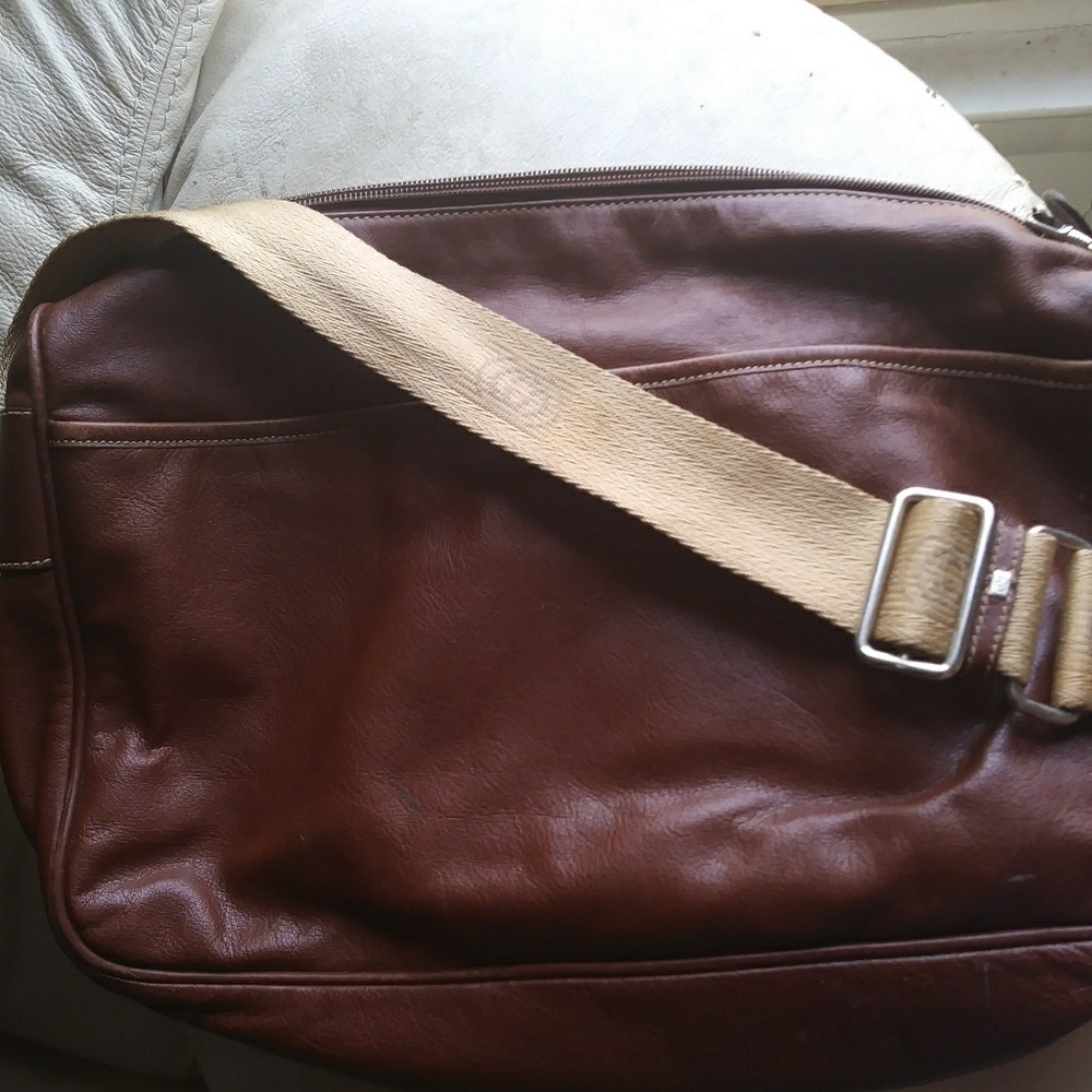 GUCCI Vintage handbag purchased in italy...all LEA